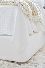 Load image into Gallery viewer, Balboa Bed