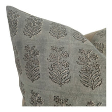 Load image into Gallery viewer, Farmington 22&quot; Pillow
